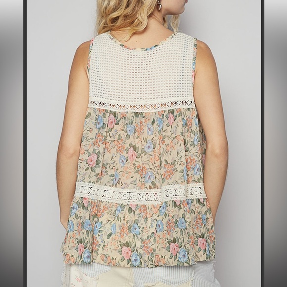 POL. 💜 “The Petal Tank” Floral Sleeveless Top with Lace details - Picture 2 of 5